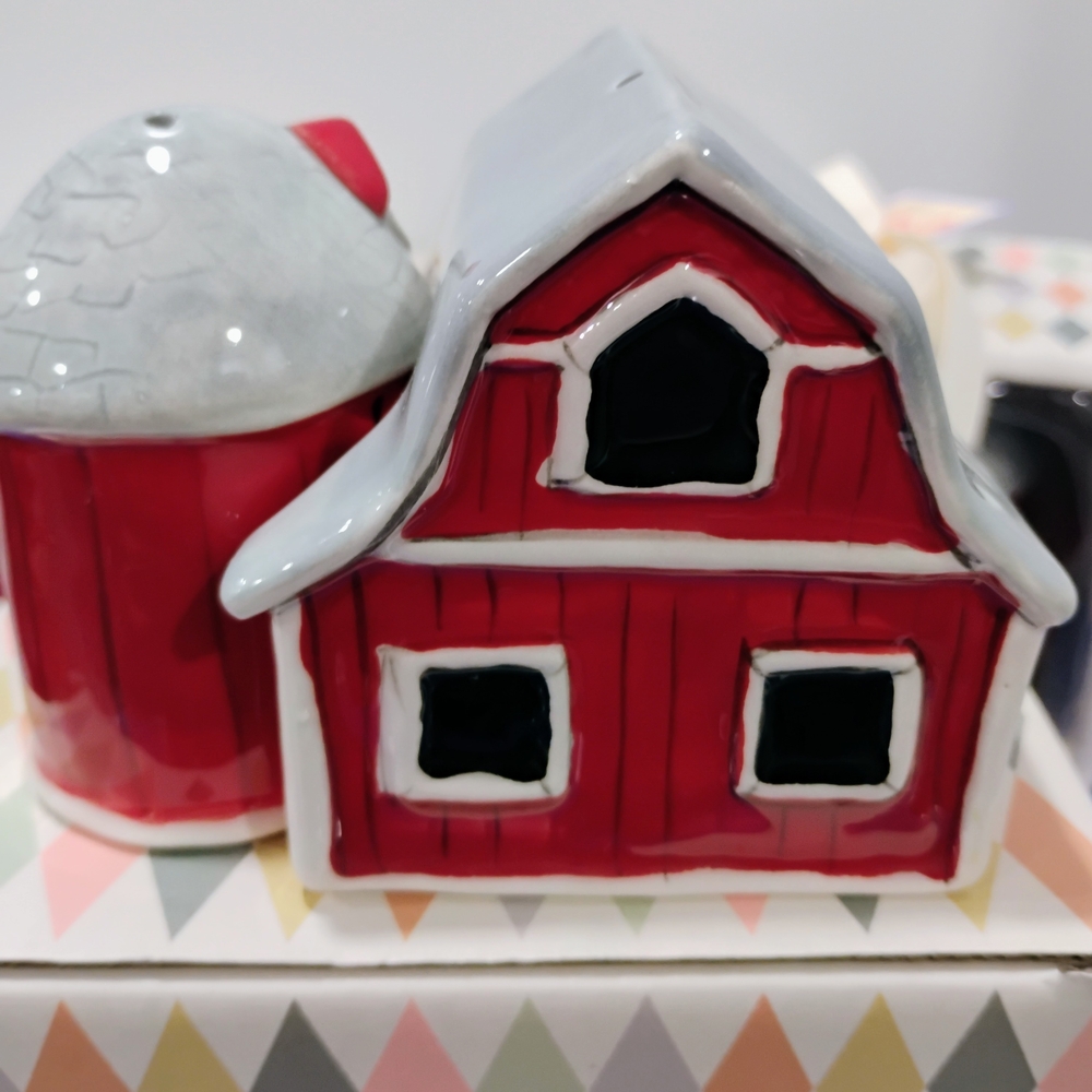 Blue Sky Ceramic 4.5" x 2.75" x 3" Barn/Silo 15730 Painted BRAND-NEW w/tag/box - Picture 10 of 15